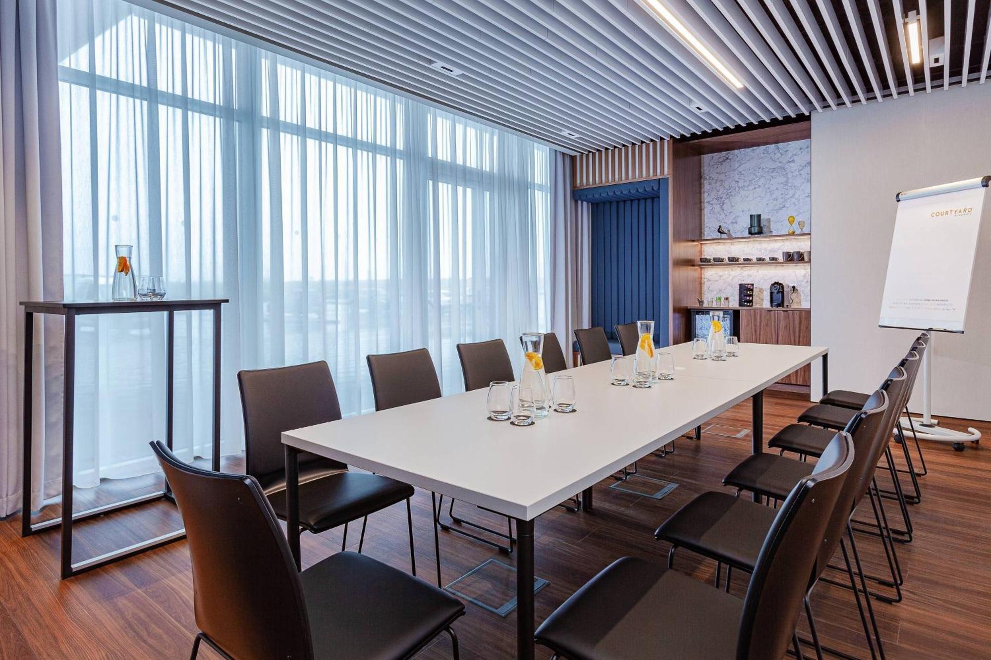 Отель Courtyard By Marriott Reykjavik Keflavik Airport Экстерьер фото